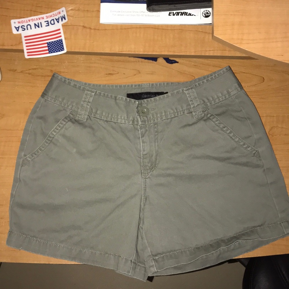 Calvin Klein army green women’s shorts size 4